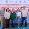 Cumple Ayuntamiento de Los Cabos con entrega de bono al  magisterio cabeño